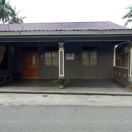 Aiman Homestay Маранг Екстериор снимка